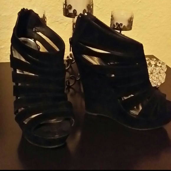 Size 8 blk wedges