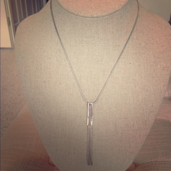 Silver necklace drop