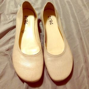 Barely worn cute BCBG cream stripe flats