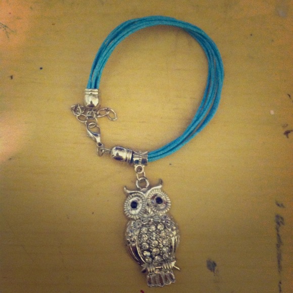 Blue Stringed Bracelet with Shiny owl Accessory - Picture 1 of 1