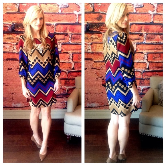 Dresses & Skirts - Pretty chevron and dot print shift dress