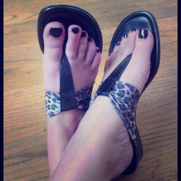 Donald J Pliner Shoes - 💝PRICE CUT!! Donald J Pliner Sandals