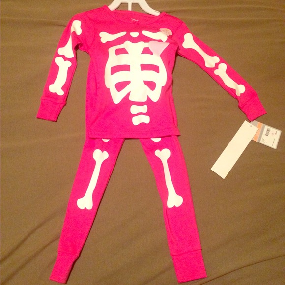 Nwt glow in the dark pjs 2T