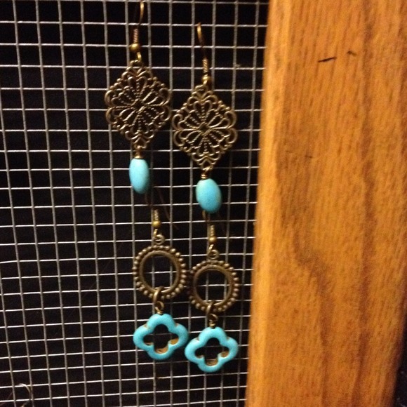 Antique gold and turquoise dangle earrings.