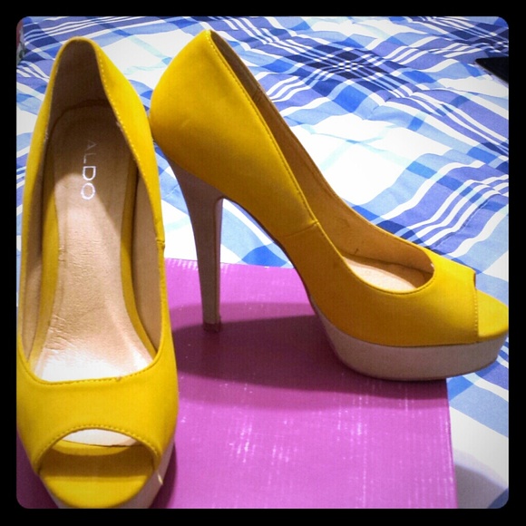 ******Sexy heels by Aldo**** make an offer