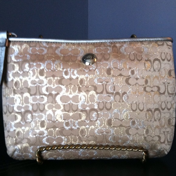 Coach Clutches & Wallets - SOLD SOLD SOLD COACH MAKE UP BAG
