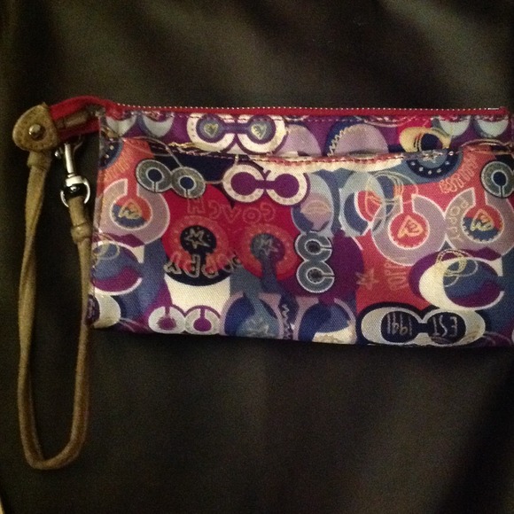 ****SOLD*****Authentic coach wristlet Poppy wallet