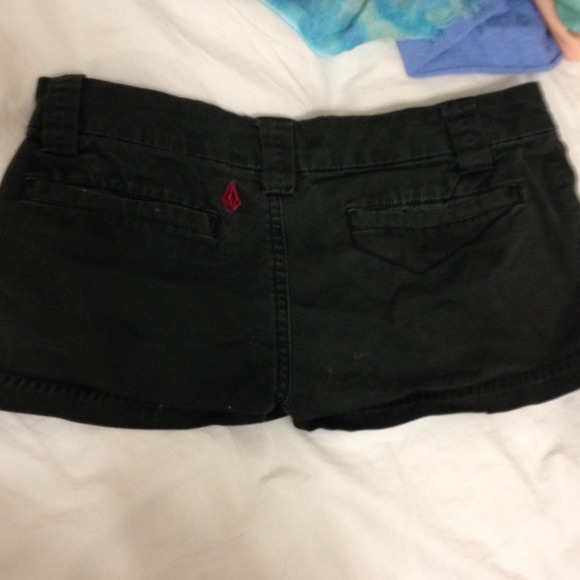 Volcom shorts - Picture 2 of 2