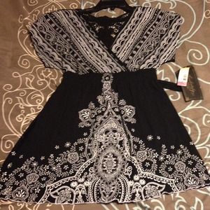 Black and White Btrfly crochet top