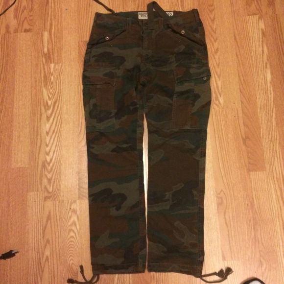 WHO.A.U Cargos
