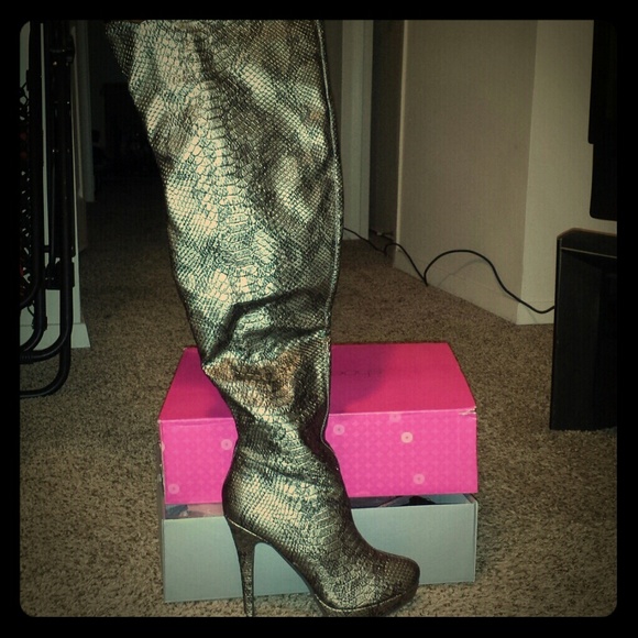 Shoedazzle over the knee boots 9.5