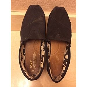 Black TOMS