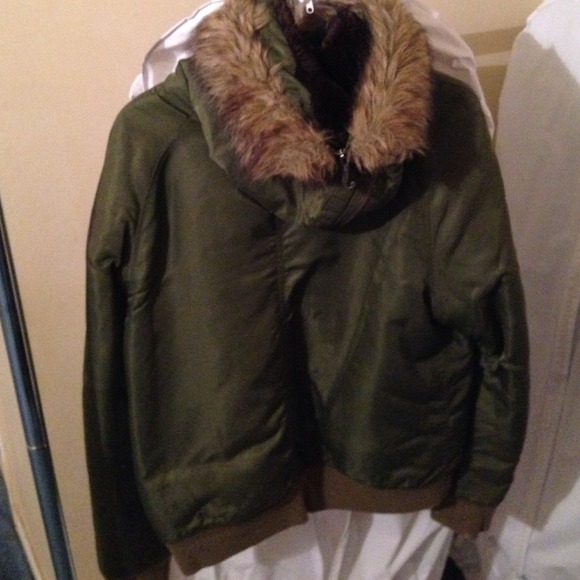 GREEN FUR HOOD JUICY COUTURE JACKET - Picture 2 of 4