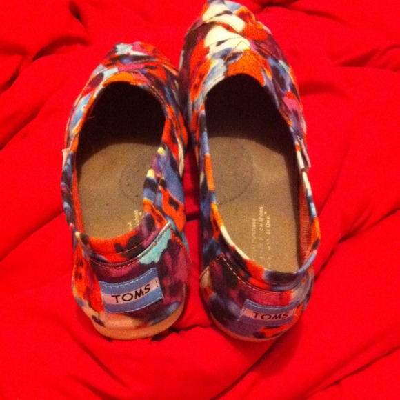 Womens toms