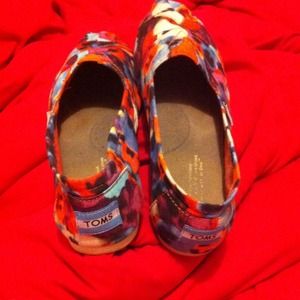 Womens toms