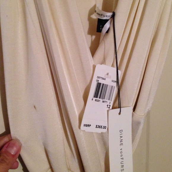 🎀HP 8/6🎀 DIANE VON FURSTENBERG LORA WRAP DRESS - Picture 4 of 4