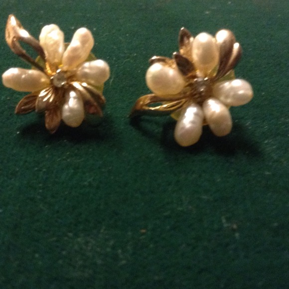 Small flower earrings - Picture 1 of 2