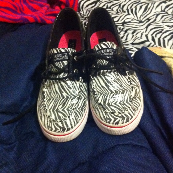Girls sperrys - Picture 2 of 4