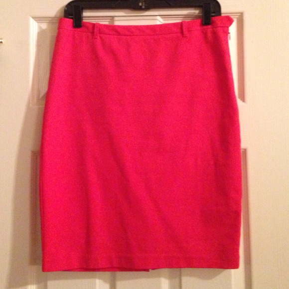 Max Studio red pencil skirt