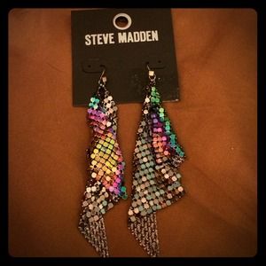 Steve Madden dangling earrings