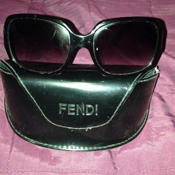 Fendi Sunglasses - Picture 3 of 4
