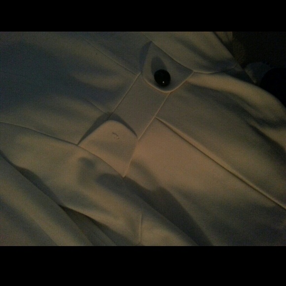 ❌❌SOLD❌❌✨💫HOST PICK White coat/statement buttons - Picture 3 of 4