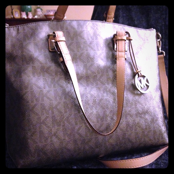 NWT monogrammed Michael Kors handbag Jet Set