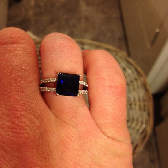 🌟1.4 Carat Blue Sapphire Diamond Accent Ring🌟