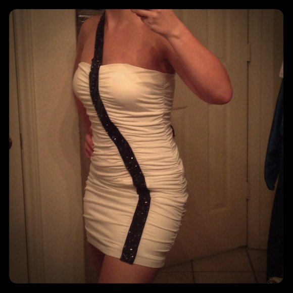 *SALE* Guess rouched dress w/ black sequin stripe - Picture 1 of 4