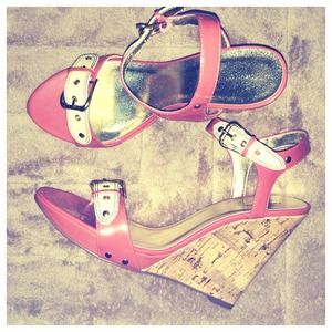 Cora/ Ivory/ Gold Platform