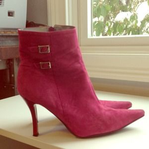 BCBG fabulous Pink suede ankle boots