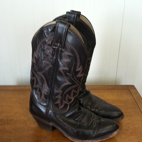 SOLD NOT ON POSH boots leather chocolate brown 6