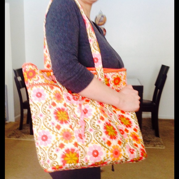 Beautiful Vera Bradley large bag