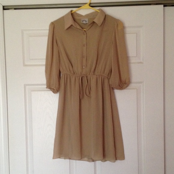Tan three quarter sleeved dress size small