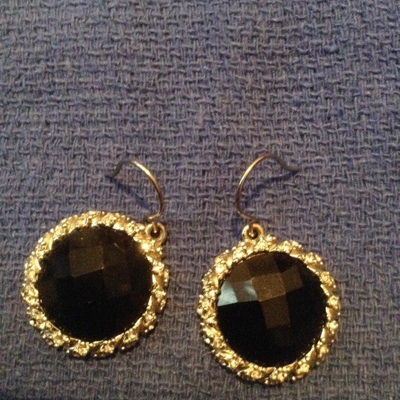 Matching earring set - Picture 2 of 4