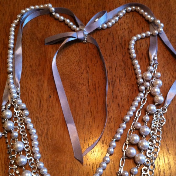 ❌SOLD IN BUNDLE❌ Pearl Chain Ribbon Necklace - Picture 3 of 3