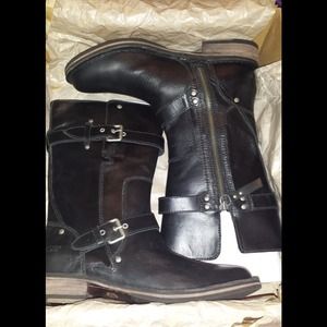Ugg Gillespie Boots