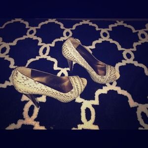 Sneak Ivory stilettos
