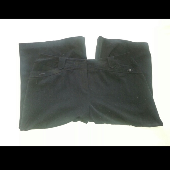 Black capri length pants