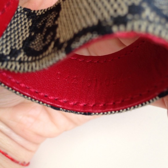 VINTAGE AUTHENTIC GUCCI KEYCHAIN - Picture 3 of 4