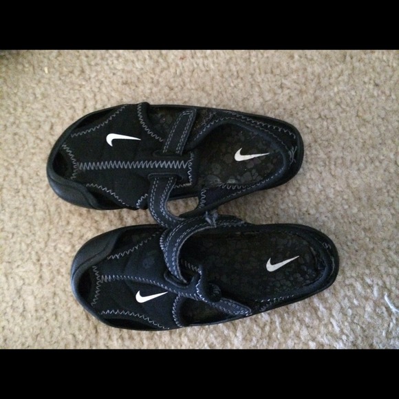 Nike Sandals : unisex