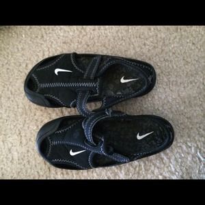 Nike Sandals : unisex