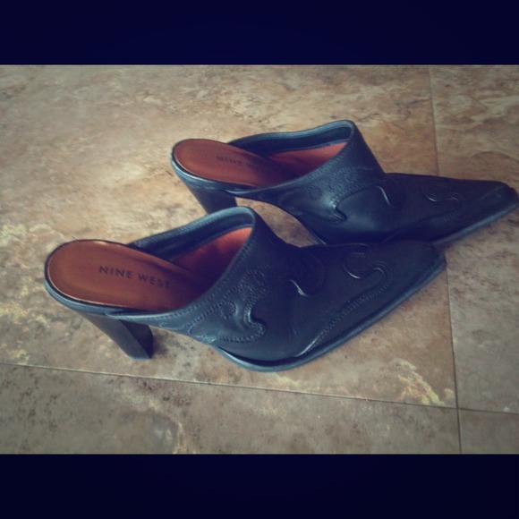 Nine West size 7 point heels