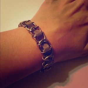 Gold toned vintage bracelet