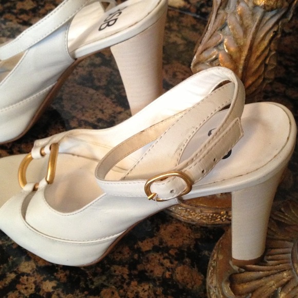 SHOES👠 - Picture 3 of 3
