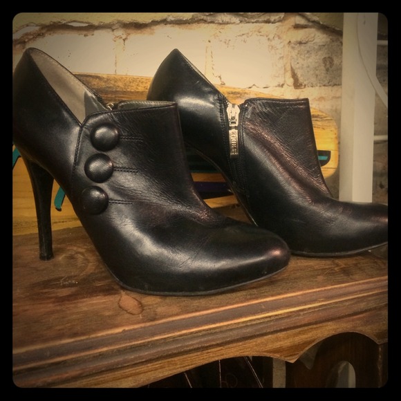 ~GUESS~ Booties!!