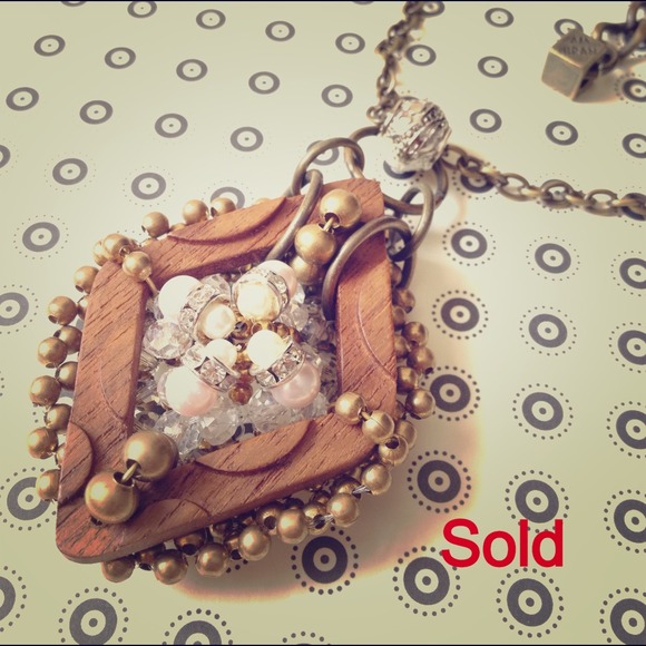 Pam Hiran wooden long necklace