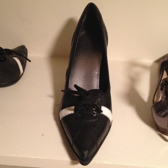 Sporty black Nine West heels