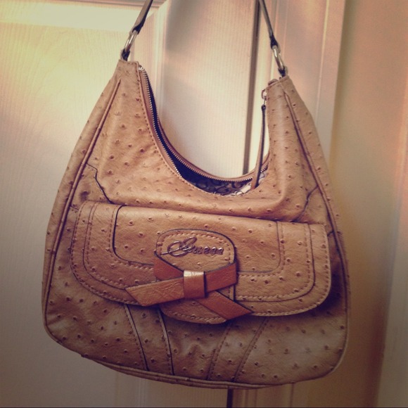 SOLD 💵💴GUESS cute brown ostrich print purse