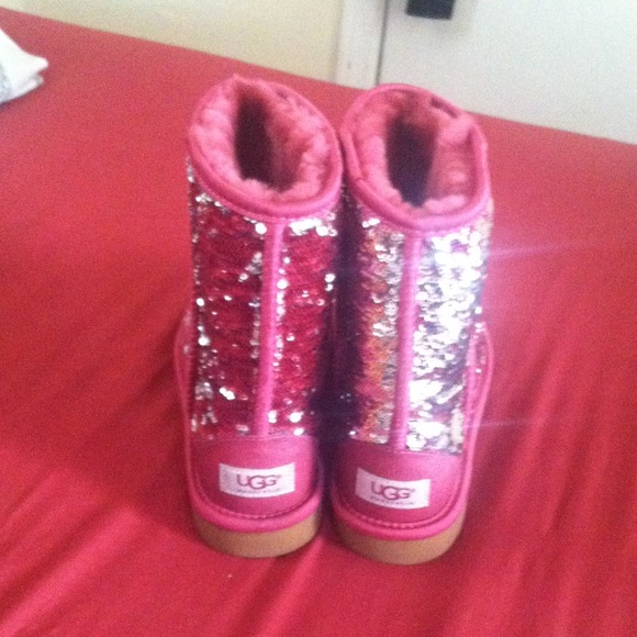 Uggs - Picture 3 of 4